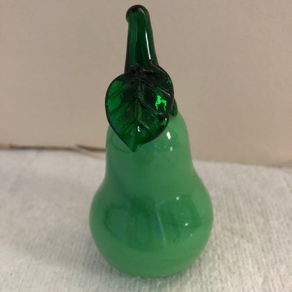 Hand Blown Art Glass Green Pear with leaf Fruit figurine paperweight home decor - Picture 3 of 5